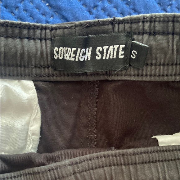 Unisex Black Cargo Shorts – Men’s Fit, Utility Style, Pockets (Size S) - Picture 3 of 4